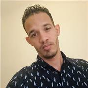 Proactivo, motivador, capaz,empático, sociable, buen comunicador, profesional